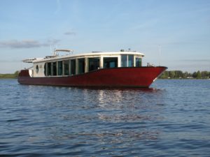 June – Luxusvilla auf der Spree